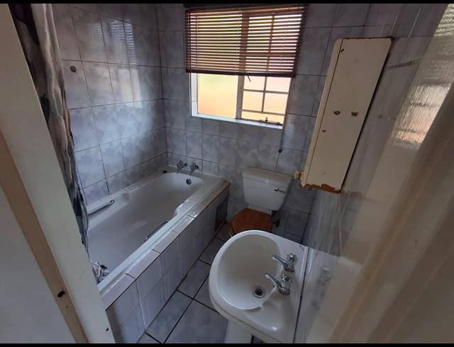 3 BEDROOM TOWNHOUSE FOR SALE IN SAFARI GARDENS